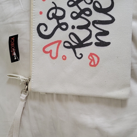 "So Kiss Me" make up bag clutch, NWT💗🎉🎊 - Picture 4 of 8